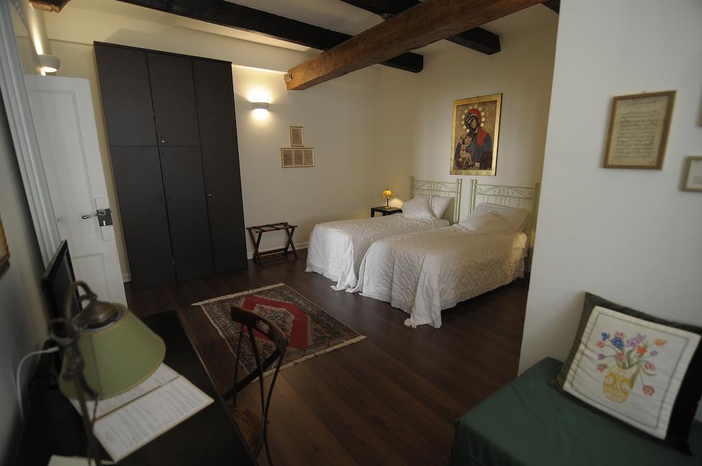 B&B Via Dell'Astrologo Cosenza Room photo